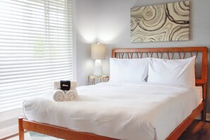 2 bedrooms, iron/ironing board, WiFi, bed sheets - Sojourn's Tide Suite at Beach Cottages (Norfolk)
