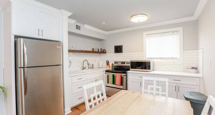 Sojourn's Tide Suite at Beach Cottages