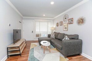 TV - Sojourn Tide Suite 2 BR 2 BA at Beach Cottages #11 (Norfolk)