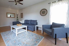 TV, offices - Sojourn 2 Bedroom Townhouse in Virginia Beach (Virginia Beach)