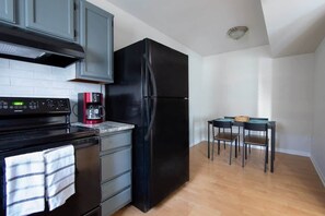 Fridge, microwave, oven, stovetop - Sojourn 2 Bedroom Townhouse in Virginia Beach (Virginia Beach)