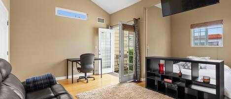 1 soverom, strykejern/-brett, wi-fi (inkludert) og sengetøy