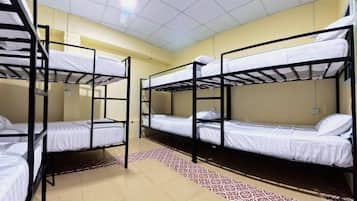 Caja de seguridad en la habitación y escritorio