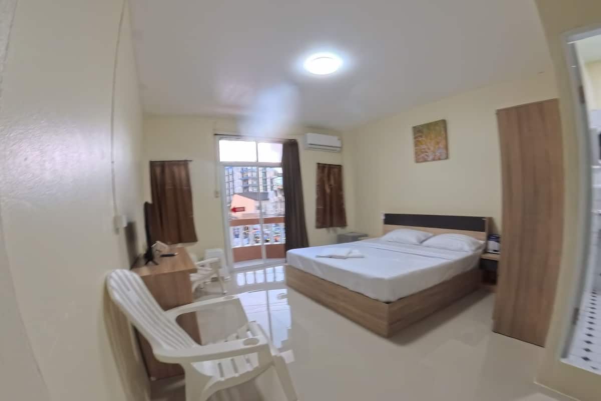 Deluxe Room | In-room safe, desk, laptop workspace, free WiFi