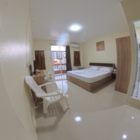 Habitación Deluxe | Caja de seguridad en la habitación y escritorio 