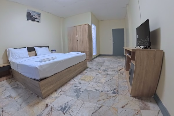 Caja de seguridad en la habitación y escritorio