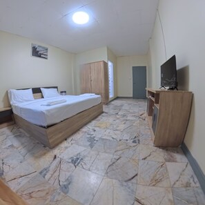 セーフティボックス (室内)、デスク、ノートパソコン用作業スペース、WiFi (無料)