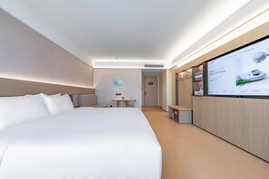 Habitació doble Comfort, vistes a la ciutat | Escriptori i espai de treball apte per a portàtils 