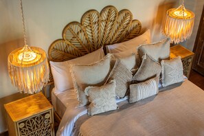 3 bedrooms, in-room safe, free WiFi, bed sheets - Tropical 3BR Retreat Near Canggu | Private Pool (Canggu)