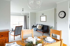 Dining - Retreat on Kiwi - Taupo (Taupo)