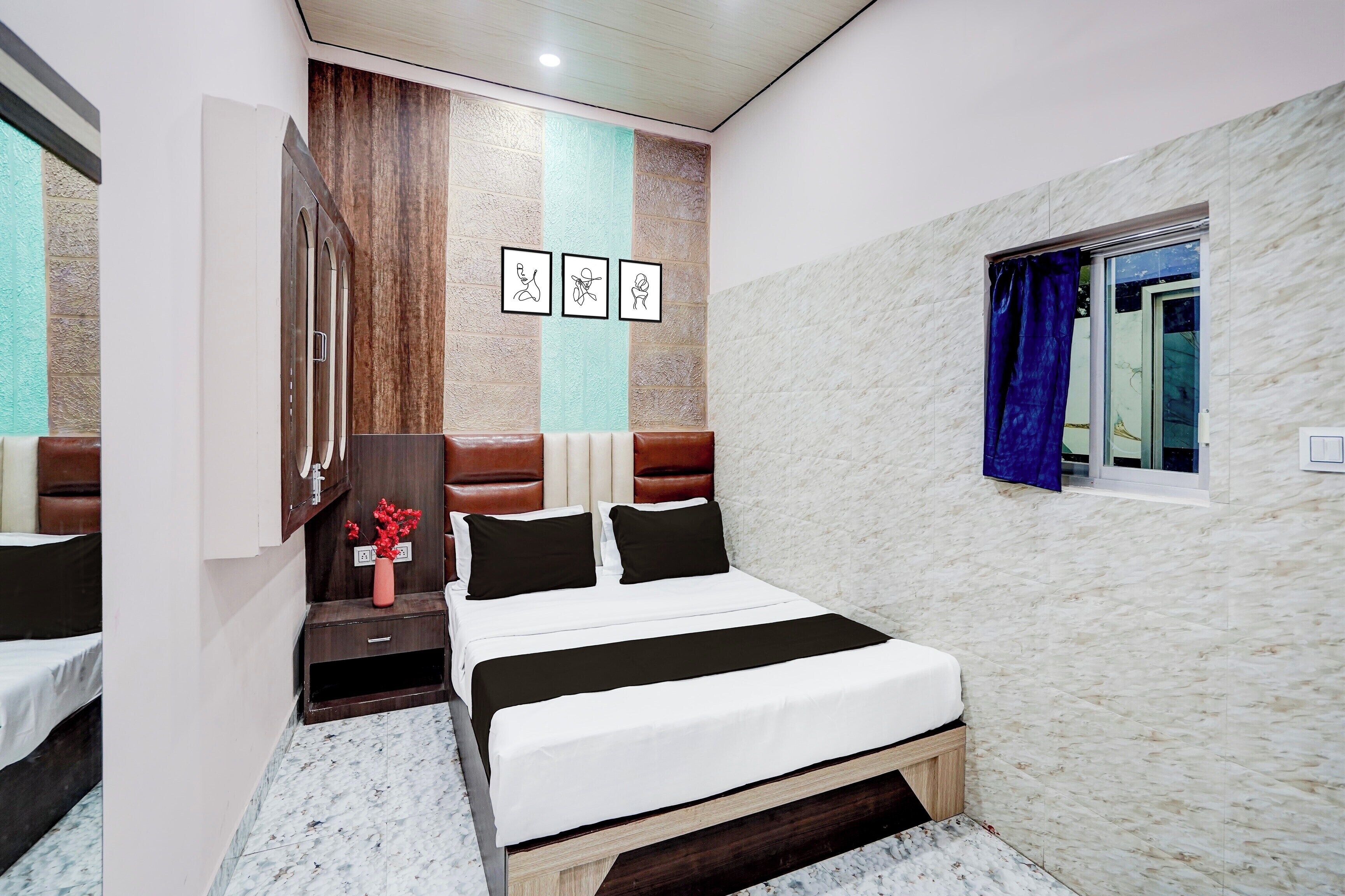 Deluxe Room | Desk, free WiFi