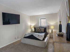 2 habitaciones, tabla de planchar con plancha, wifi y ropa de cama 