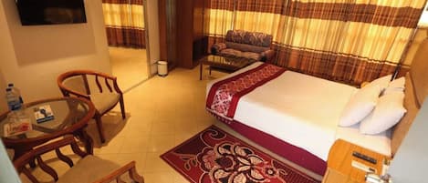 华丽双人房, 阳台, 海滩景观 | 浴室 | 浴缸、免费洗浴用品、毛巾、肥皂