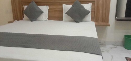 Om Guest House Lucknow