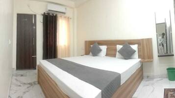 Executive Room | Desk, free WiFi