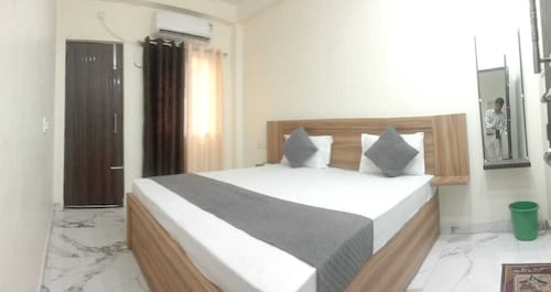 Om Guest House Lucknow