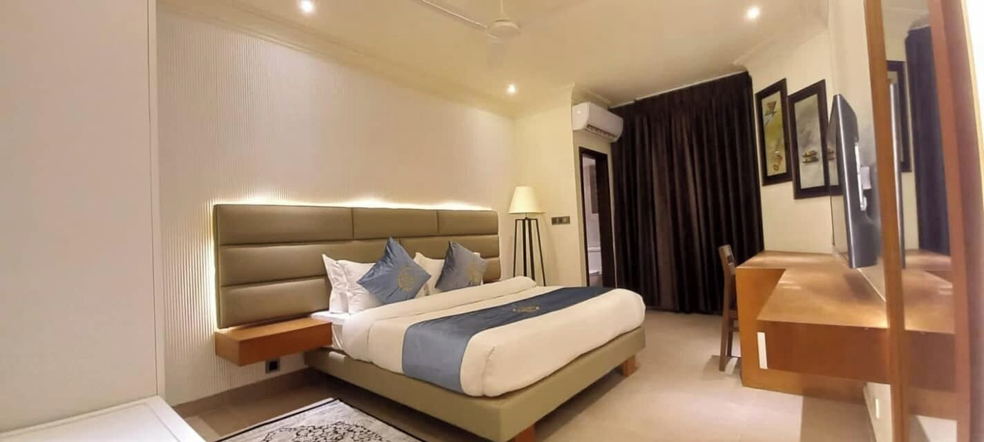 Deluxe-Doppelzimmer, Balkon, Stadtblick | Schallisolierte Zimmer, kostenloses WLAN