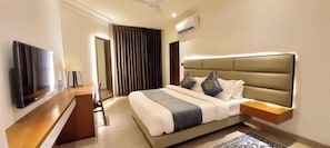 Deluxe Double Room, Balcony, City View
