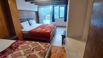 Triple Room | Rollaway beds, bed sheets