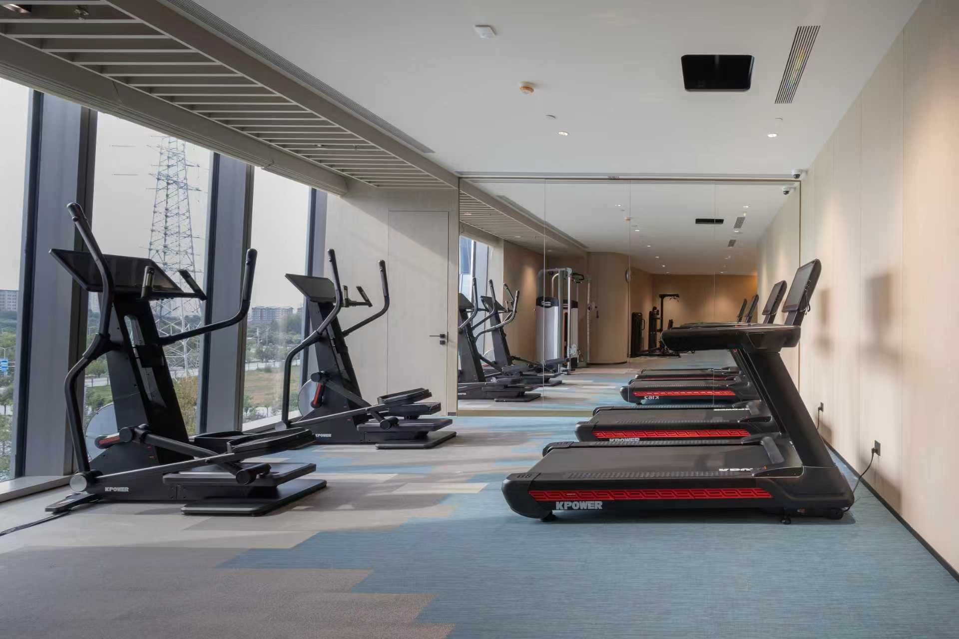 وسائل للياقة البدنيّة داخل الغرفة