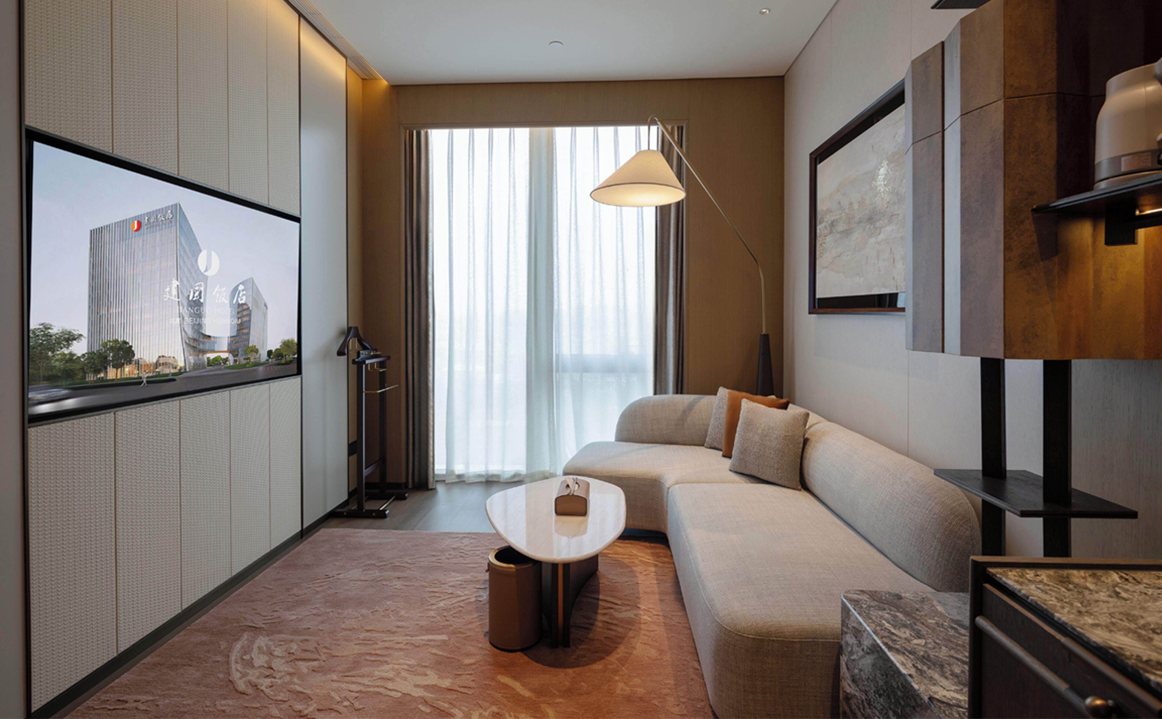 Luksussviitti, kaupunkinäköala | Tallelokero huoneessa, äänieristys, silitysrauta/-lauta, ilmainen Wi-Fi