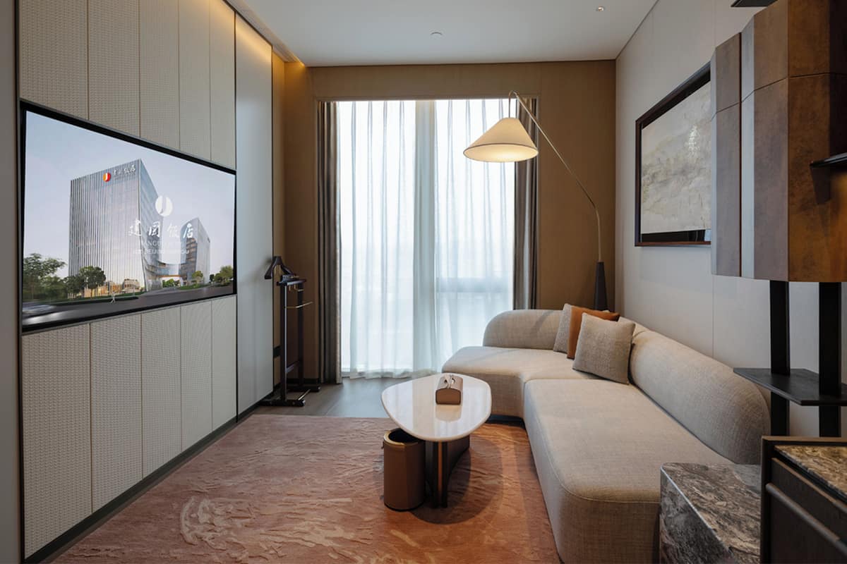 Deluxe Suite Queen Size Bed Non Smoking Room | In-room safe, soundproofing, iron/ironing board (on request), free WiFi