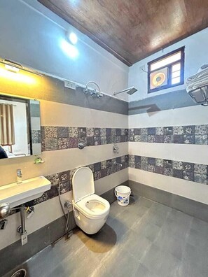 Free toiletries, towels, soap, shampoo - Molshree Farms Homestay (Udaipur)