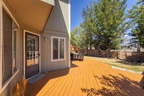 Room - Cozy 3BR Family Home with Patio & BBQ grill, Close to Casinos and Shops (Reno)