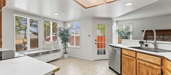 Cozy 3BR Family Home with Patio & BBQ grill, Close to Casinos and Shops