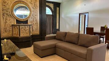 經典別墅, 非吸煙房, 泳池景觀 | 起居區