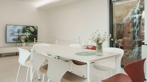 Basic-Zimmer, 3 Schlafzimmer (Sol Stay Private Villa 1) | 3 Schlafzimmer, kostenloses WLAN