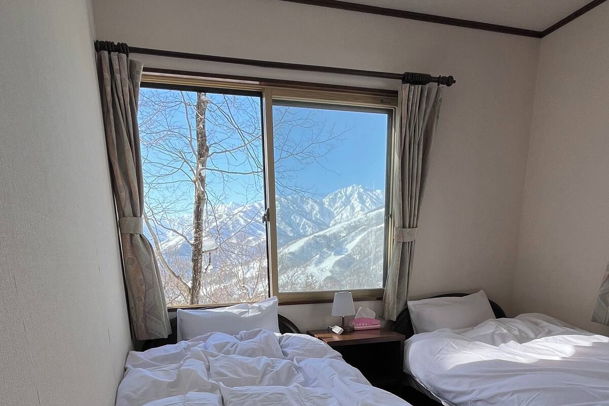 Habitación con 2 camas individuales, vista a la montaña | Wifi gratis