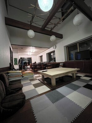 Living area - &GREEN Guest House HAKUBA (Hakuba)
