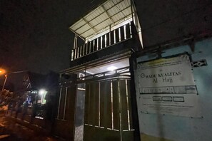 المنشأة من الخارج