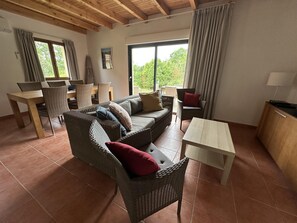 TV - Beautiful house in a holiday park with a pool (Lacapelle Marival)