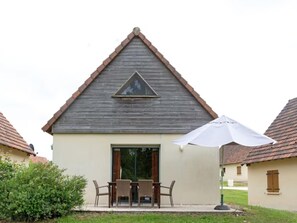 Exterior - Beautiful house in a holiday park with a pool (Lacapelle Marival)