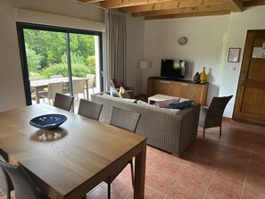 TV - Beautiful house in a holiday park with a pool (Lacapelle Marival)