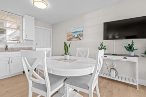 Dining - Stunning Studio at Beach & Tennis 2402 (Bonita Springs)