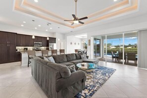 Room - Villa Rosa (Cape Coral)