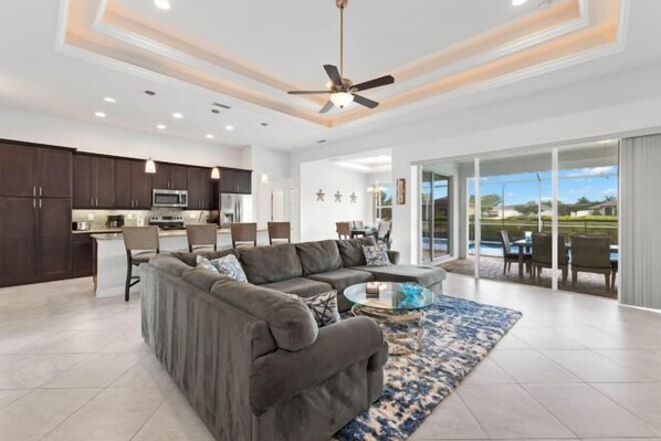 Room - Villa Rosa (Cape Coral)