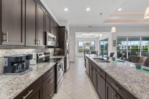 Room - Villa Rosa (Cape Coral)