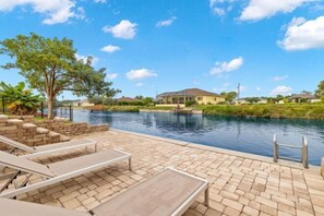 Outdoor pool - Villa Rosa (Cape Coral)