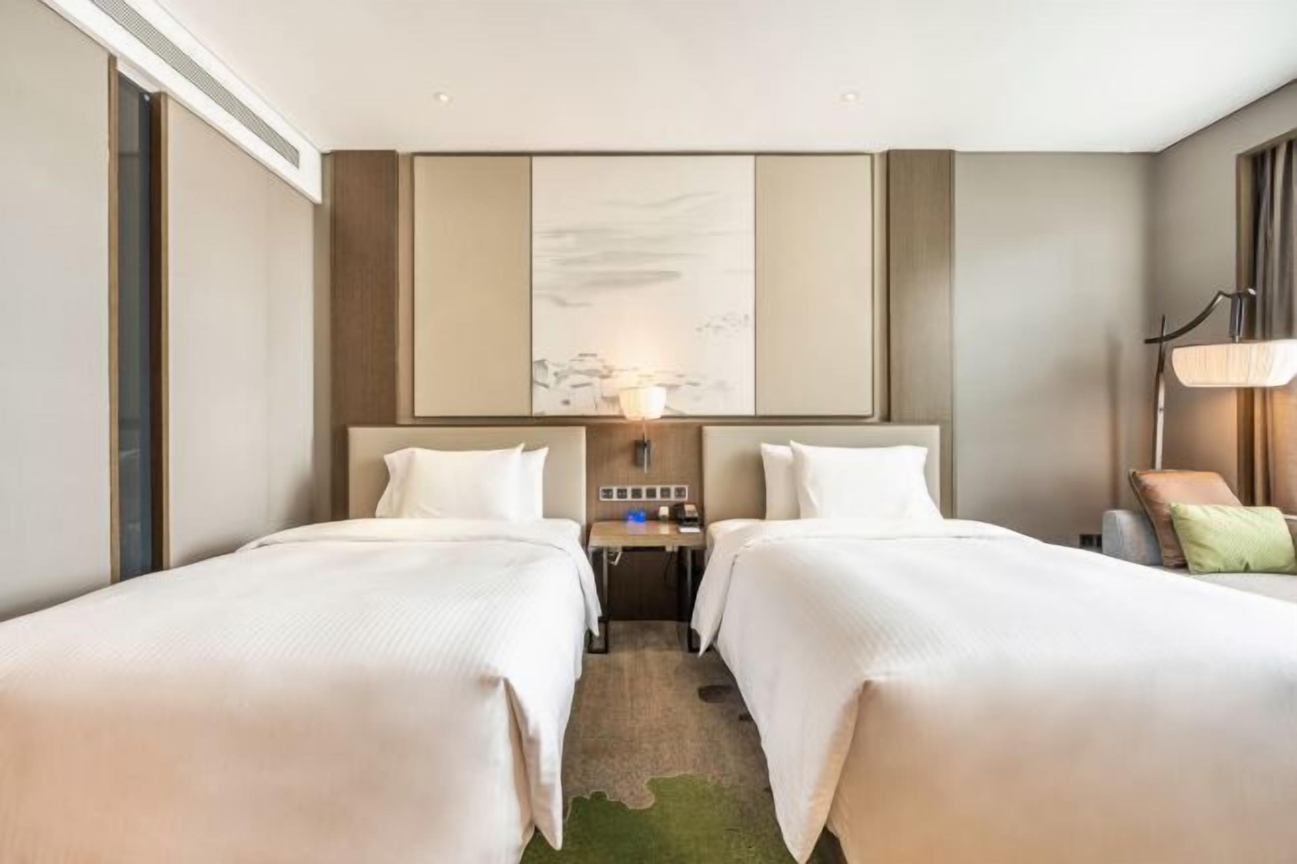 Couette en duvet d'oie, matelas mémoire de forme, minibar