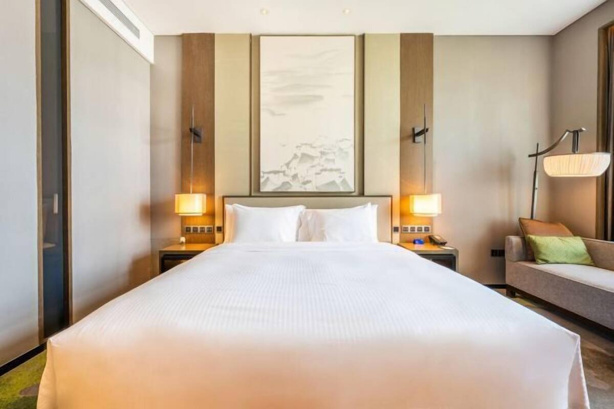 Couette en duvet d'oie, matelas mémoire de forme, minibar