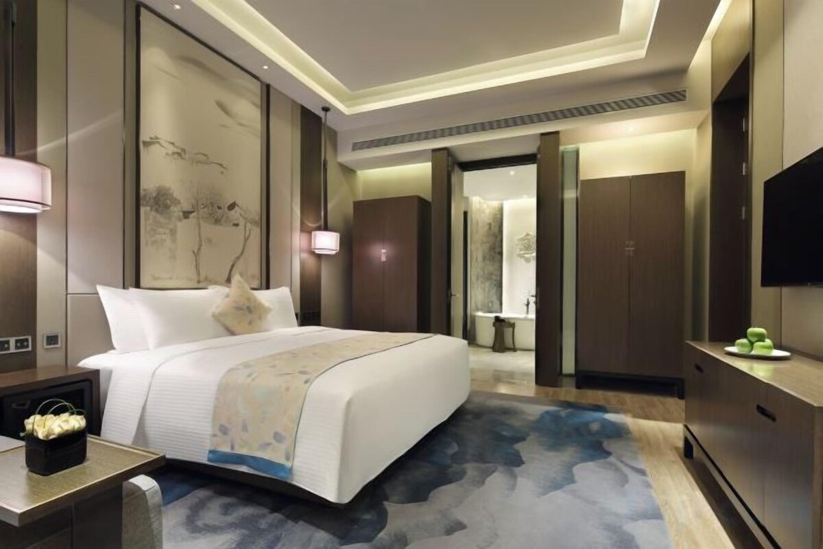 Down duvets, memory-foam beds, minibar, in-room safe