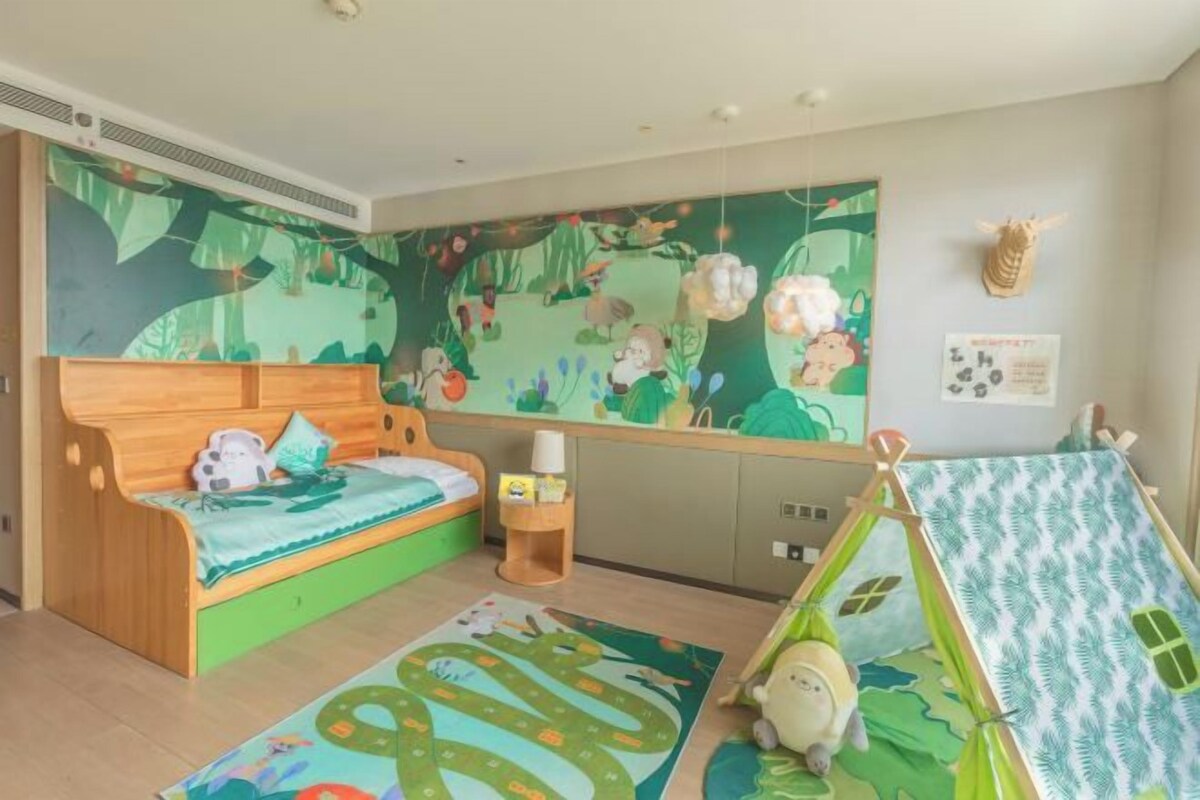Down duvets, memory-foam beds, minibar, in-room safe