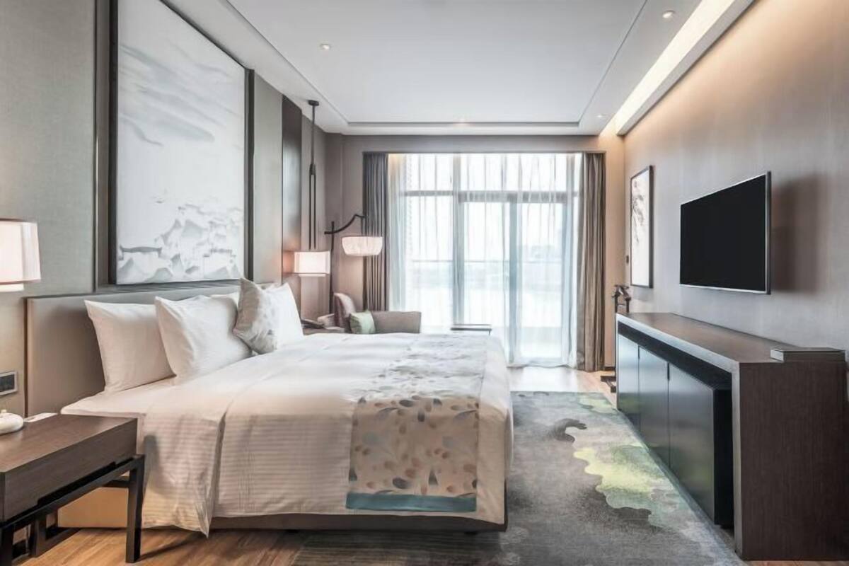 Couette en duvet d'oie, matelas mémoire de forme, minibar