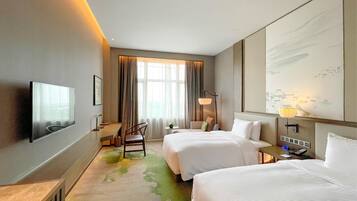 Standard Twin Room | In-room safe, desk, laptop workspace, blackout drapes