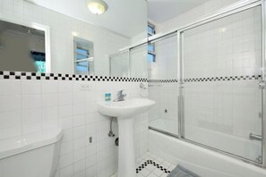 Room - Charming 3-Bedroom Apartment in Midtown West (New York)