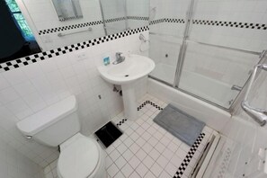 Room - Charming 3-Bedroom Apartment in Midtown West (New York)